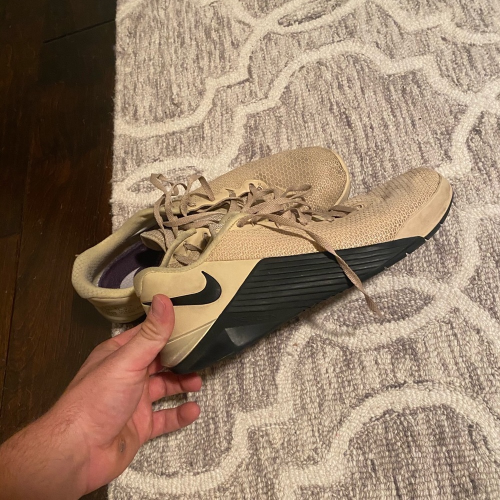 Size 10 Nike Metcon 5 tan and black